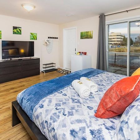 Modern Studio W King Bed - Central Оттава Экстерьер фото