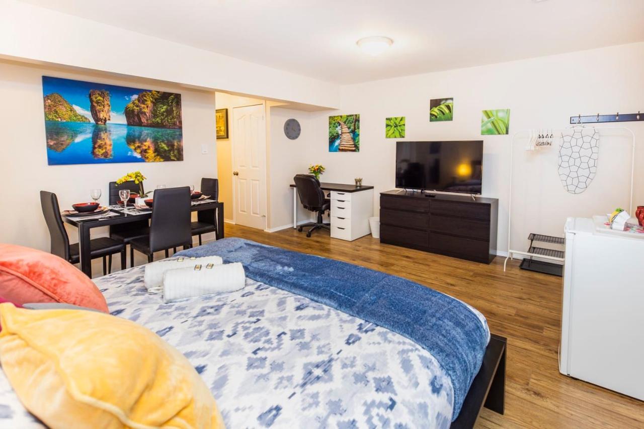 Modern Studio W King Bed - Central Оттава Экстерьер фото